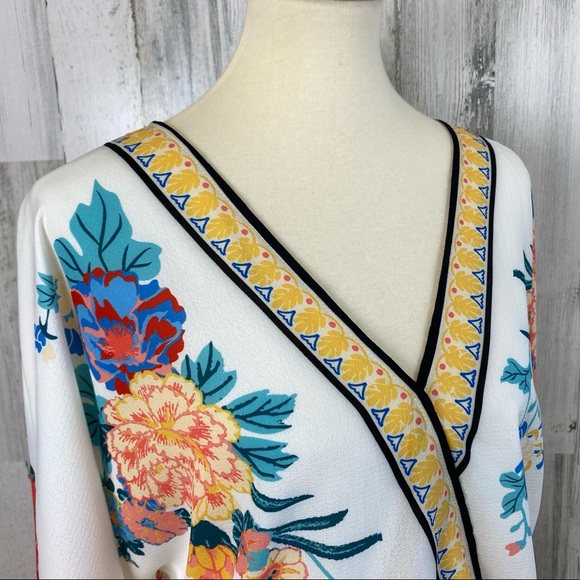 Flying Tomato Surplice Floral Crop Top, L - Picture 3 of 8